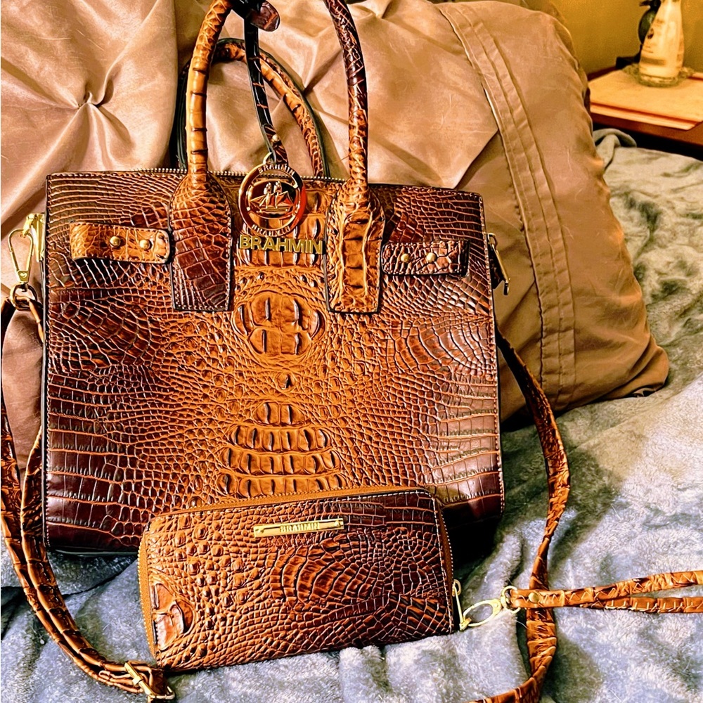 Stunning Brahmin Purse and matching wallet used maybe one time